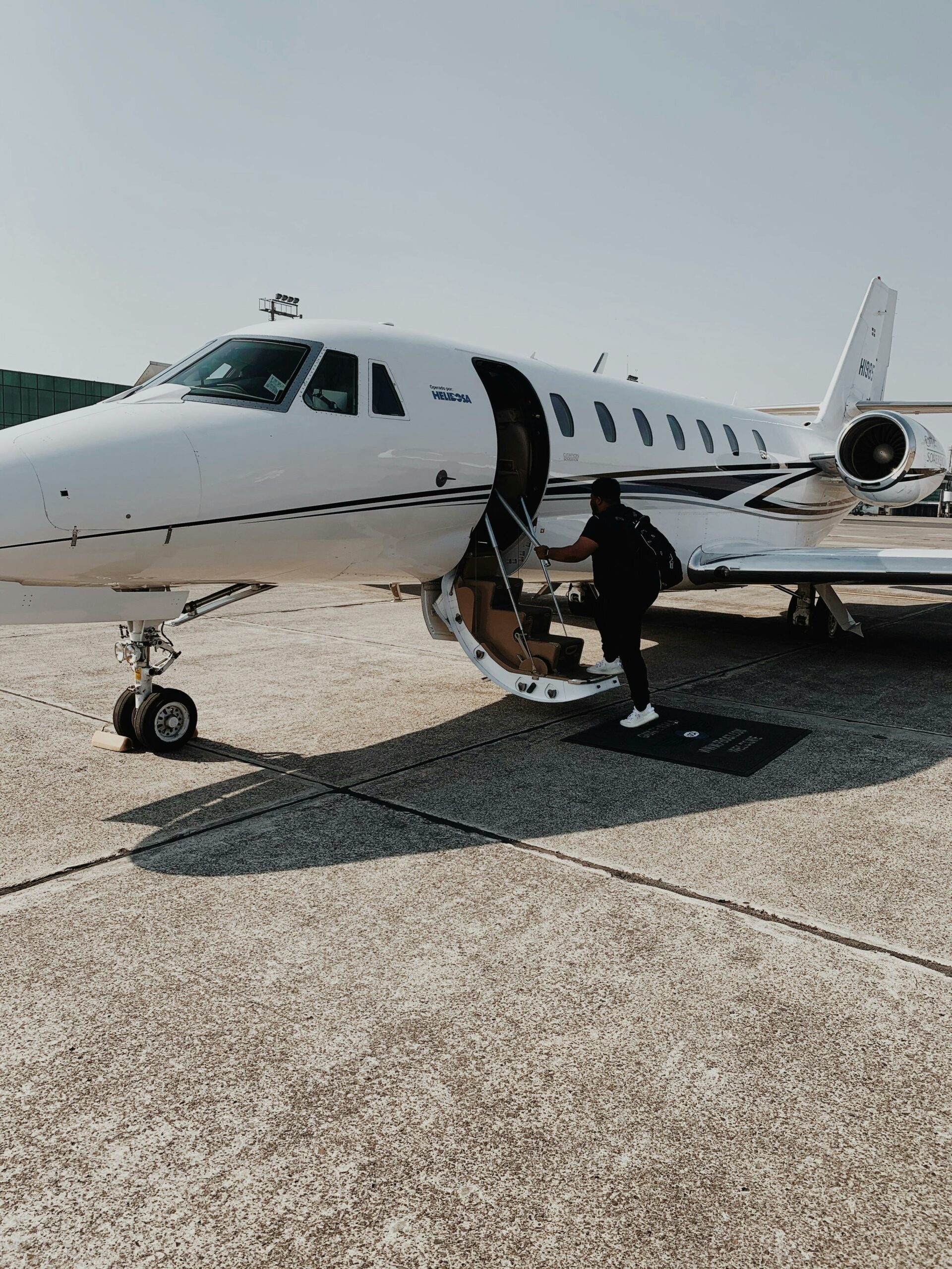 Dolls And Roses Provides Escorts For Private Jet Trips In UK
