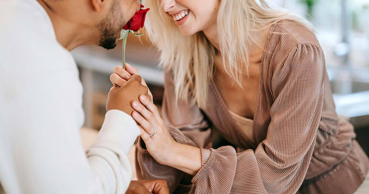 A Thursday Evening with One of Dolls and Roses’ Beautiful & Seductive Escort