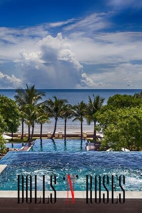 Image of jacuzzi and swiming pool at luxury holiday resort in Thailand.